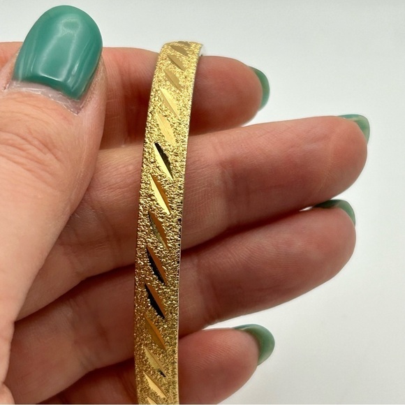 Vintage Monet Gold Tone Textured Etched Engraved Slim Bangle Size Large 8.25" - Picture 9 of 11